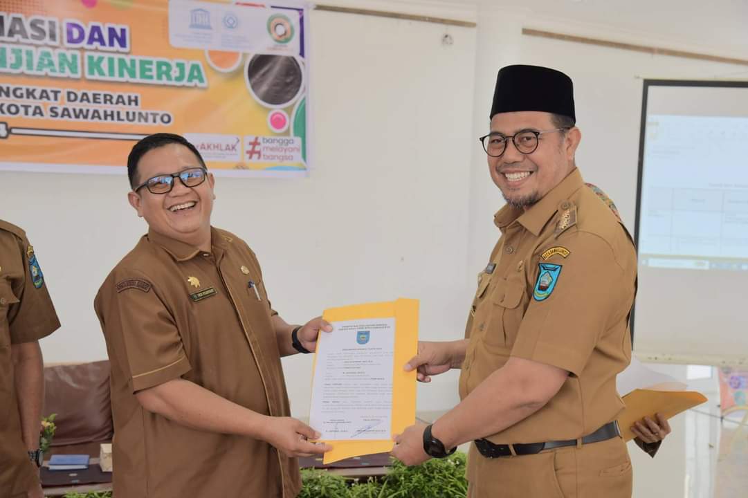 Pj Walikota Zefnihan terima perjanjian kinerja dari pimpinan  perangkat daerah Kota Sawahlunto