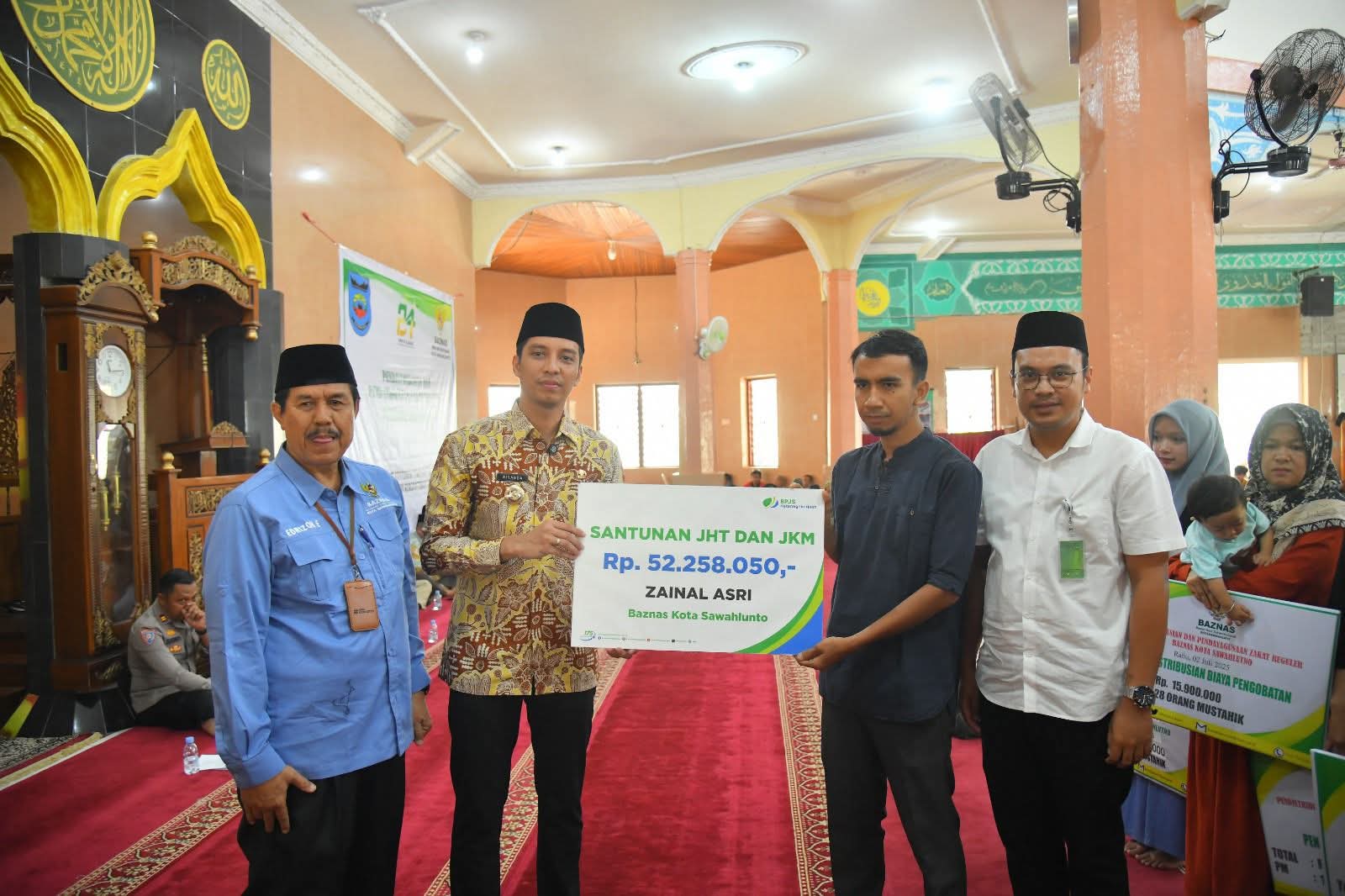 Wali Kota Dampingi BPJS Ketenagakerjaan Serahkan Santunan kepada Ahli Waris Pimpinan BAZNAS Sawahlunto