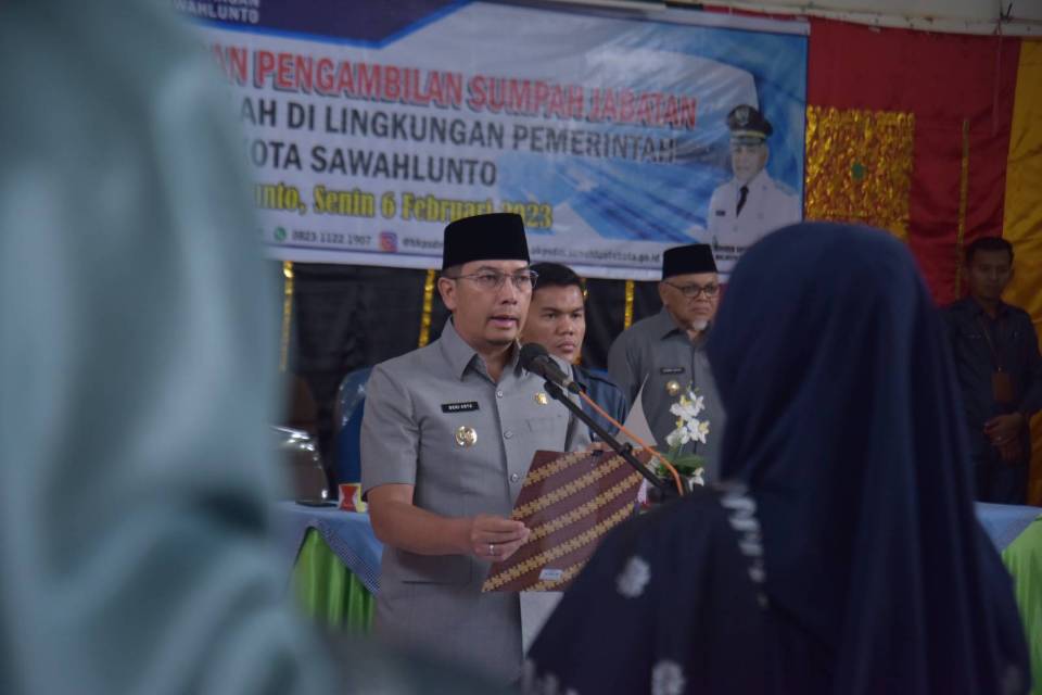 Lantik Delapan Kepala Sekolah, Wali Kota Deri Asta Ajak Kejar 'Ketertinggalan' Pendidikan Karena Pandemi