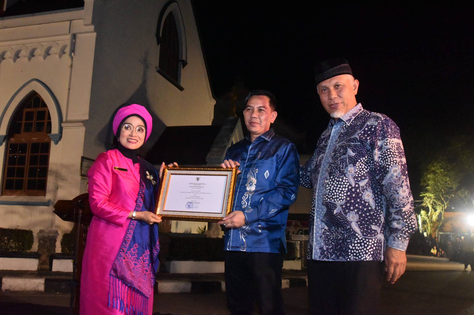 Penjabat (Pj) Wali Kota Sawahlunto Fauzan Hasan, S.STP, M.Si, bersama Adyatama Ahli Utama Kemenparekraf Nia Niscaya dan Gubernur Sumatera Barat Mahyeldi Ansharullah buka  event SISSCa  Tahun 2024