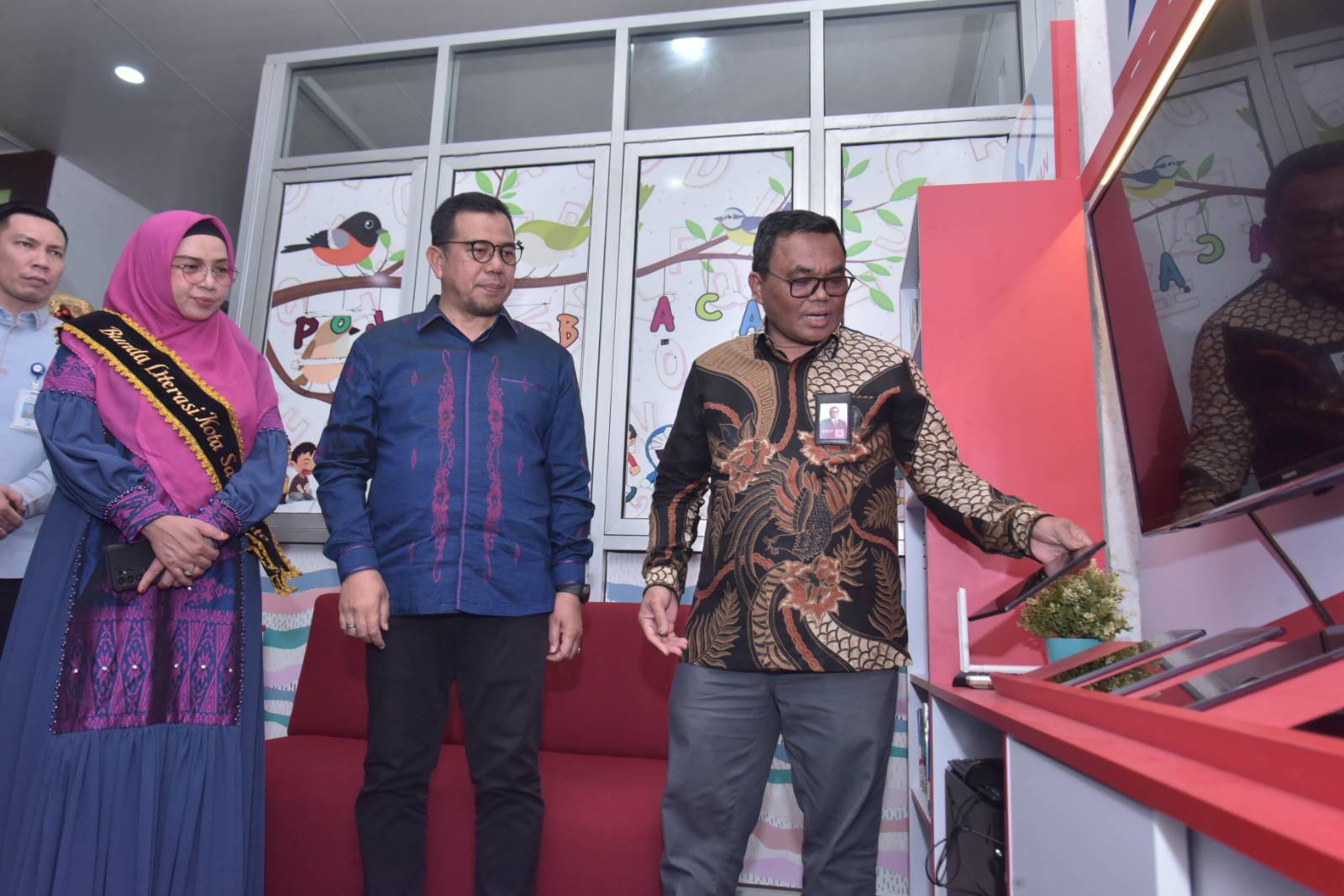 Pojok Baca Digital (Pocadi) diresmikan oleh Deputi Bidang Pengembangan Sumber Daya Perpustakaan Perpusnas RI Dr. Adin Bondar, S. Sos, M.Si