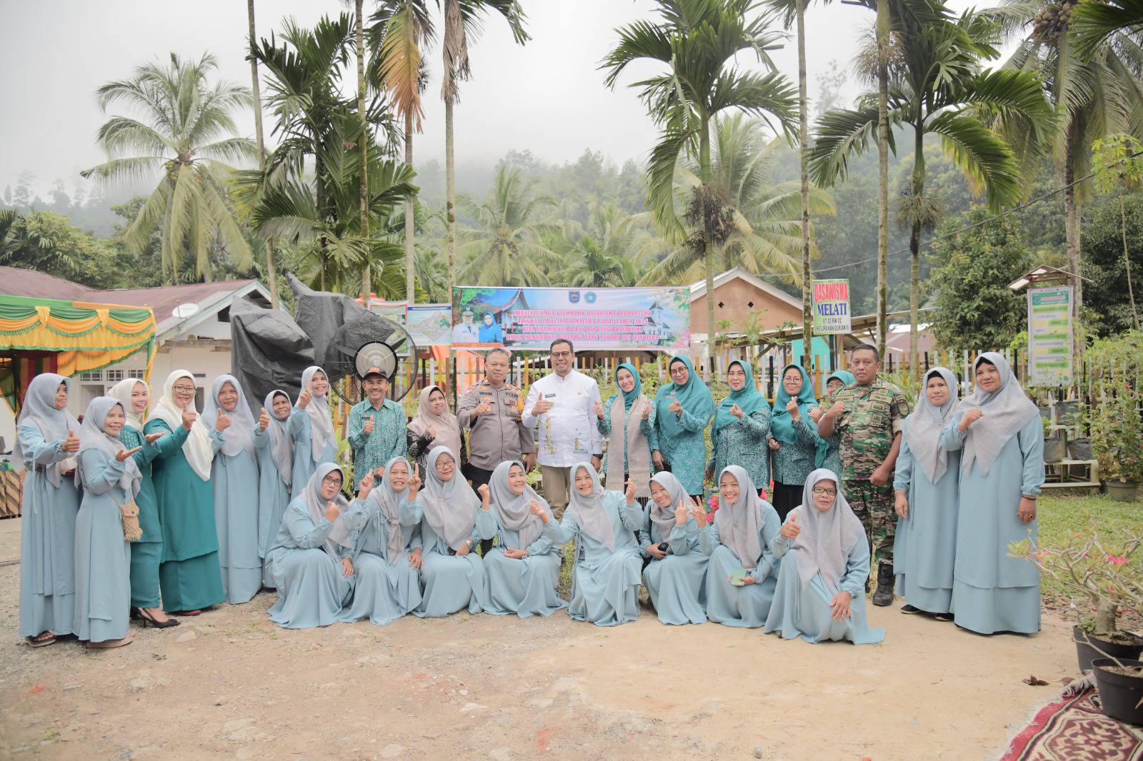 Ketua GOW Provinsi Sumbar Ny. Fitria Amalia Audy  verifikasi lapangan ke Dasawisma Kelurahan Durian II Kecamatan Barangin Kota Sawahlunto