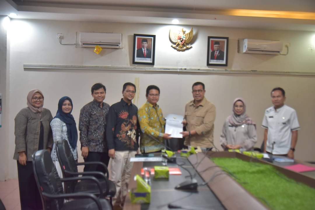 Pj Wali Kota Sawahlunto Dr. Zefnihan, AP, M. Si dan Sekda Kota Sawahlunto  Dr. Dr. Ambun Kadri, MKM Terima exit meeting dengan BPK Perwakilan Sumbar