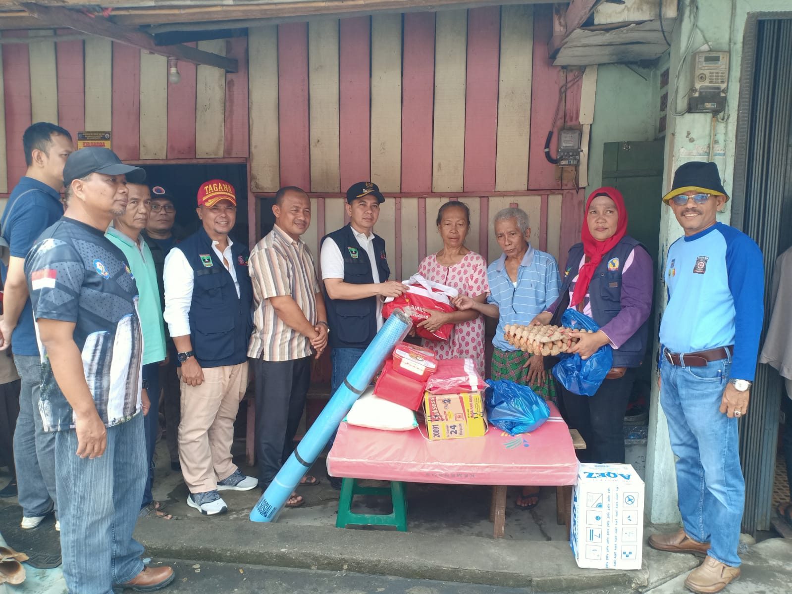 Penyerahan Bantuan kepada Korban Bencana Kebakaran di Dusun Balai-Balai Desa Muaro Kalaban Kecamatan Silungkang.