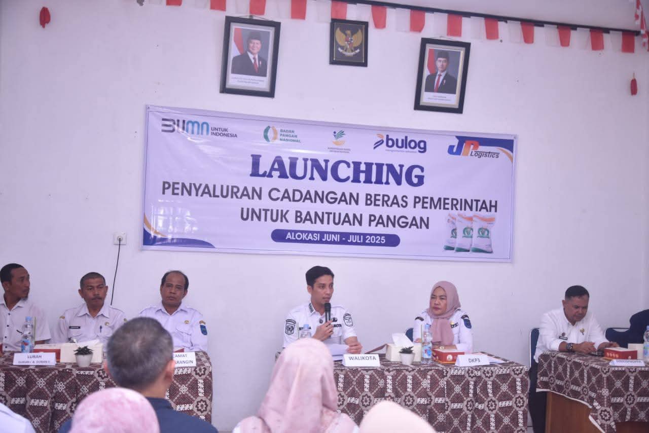 Penyaluran CBP di Sawahlunto :1857  KPM Terima Bantuan Beras