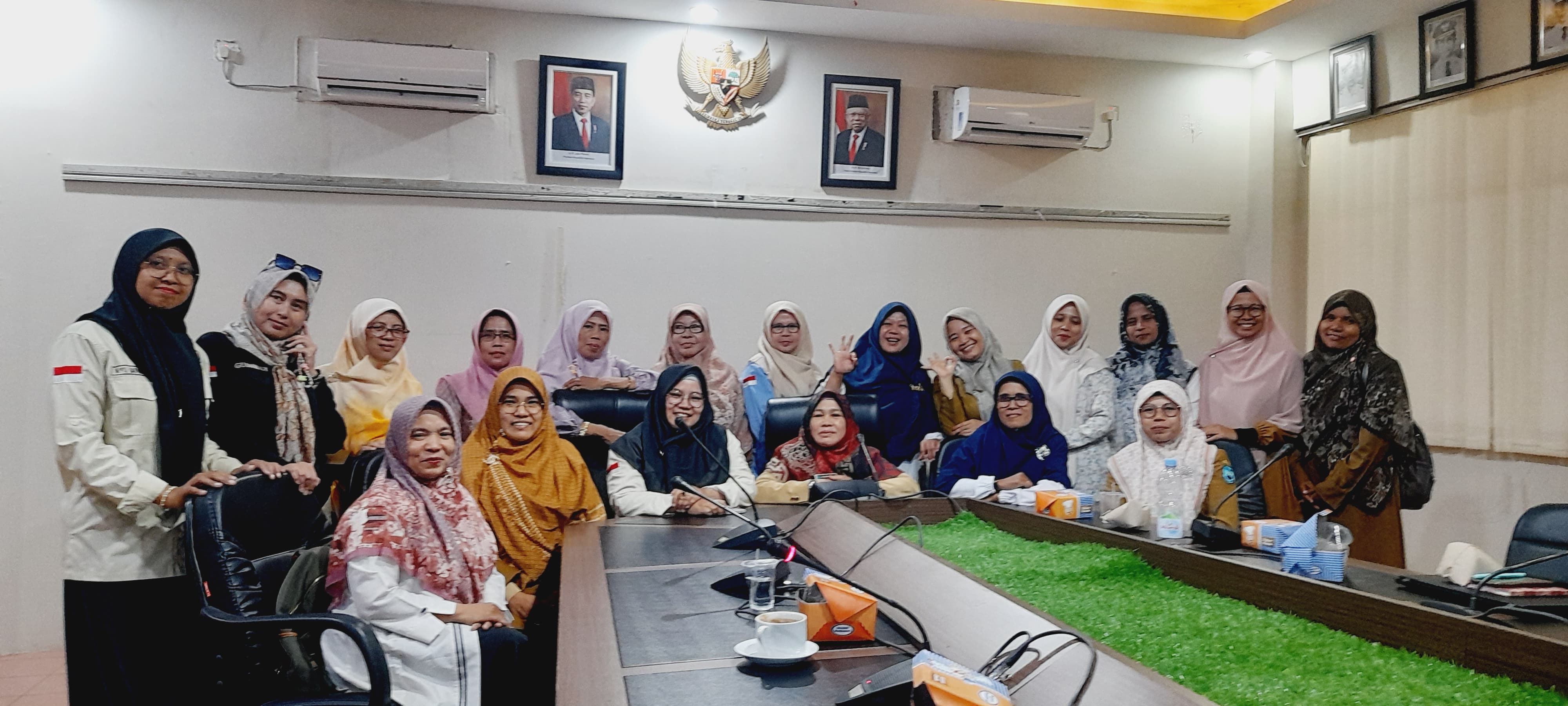 Materi pembelajaran SILO (Sekolah Istri Teladan Sawahlunto) bagi Motivator SILO yang dilaksanakan di Ruang Pertemuan Balaikota Sawahlunto.