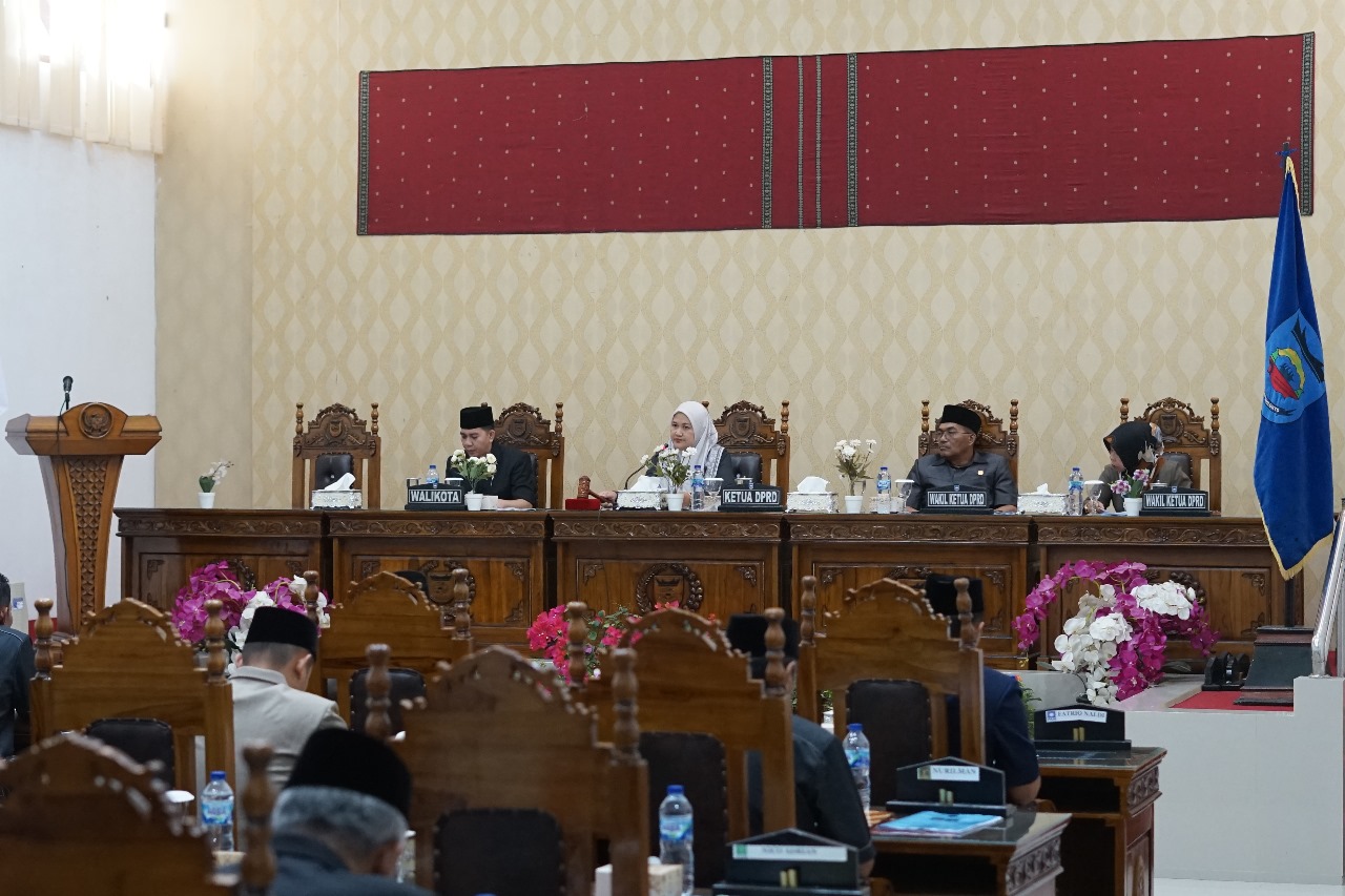 5 (Lima ) Fraksi DPRD Kota Sawahlunto sampaikan Pemandangan Umum Tarkait Ranperda Perubahan APBD Kota Sawahlunto Tahun Anggaran 2024