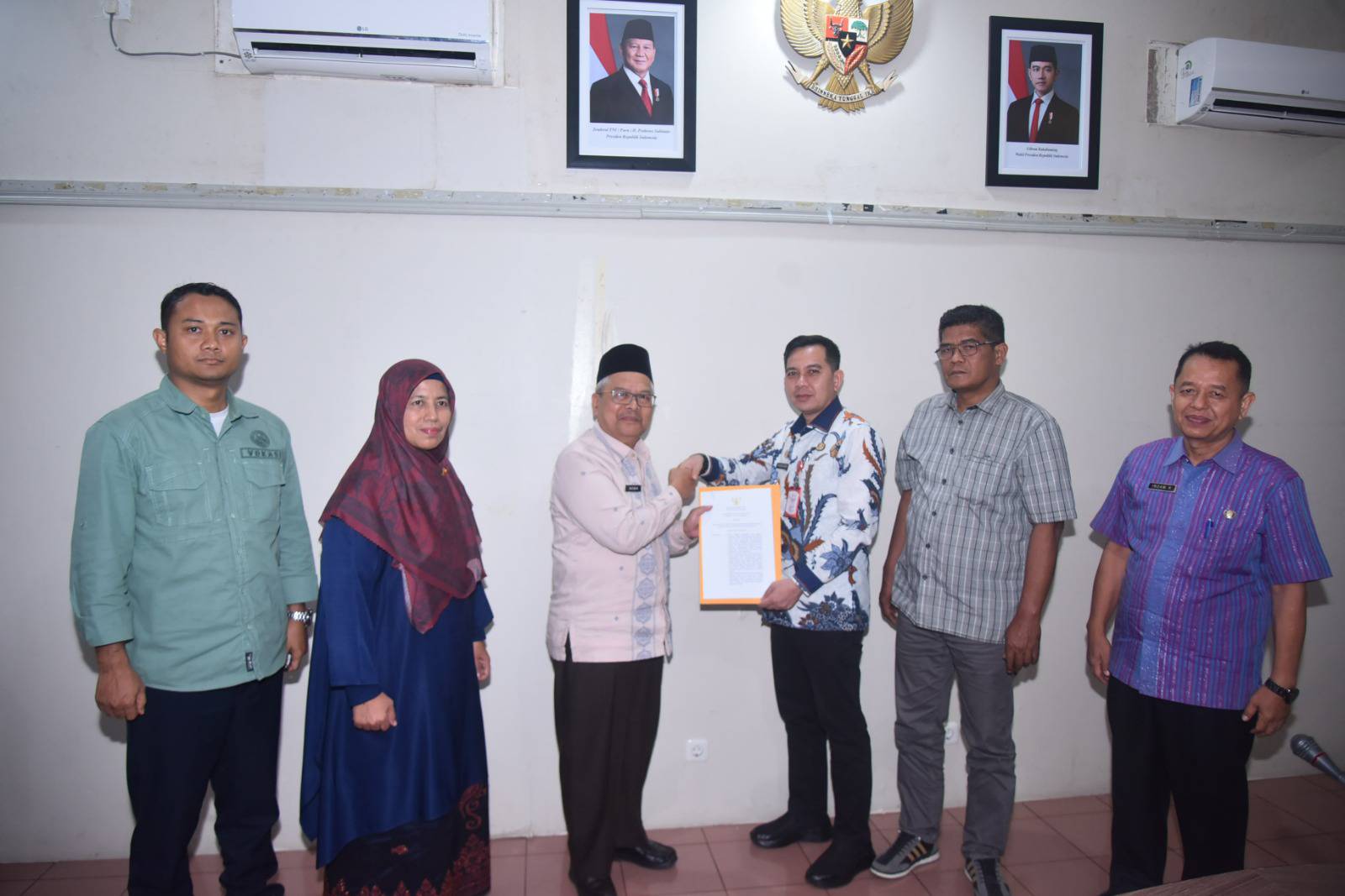 Evaluasi dan penyerahan SK Dewan Pengawas PDAM Kota Sawahlunto