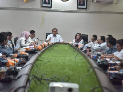 Pj Walikota Zefnihan beri arahan pada Forum  Komunikasi Kepala Desa Kota Sawahlunto