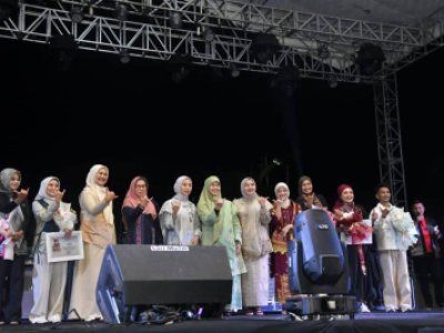 SISSCa 2025: Fashion Show Songket Silungkang Padukan Tradisi dan Modernitas