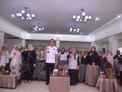 Wali Kota Buka Pelatihan Publik Speaking untuk Perempuan  Profesional Sawahlunto