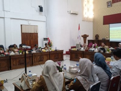 Kepala Desa/Lurah beserta admin Desa/Kelurahan se-Kota Sawahlunto dibekali ilmu mengenai SP4N LAPOR !