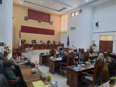 Rapat Paripurna Dewan Perwakilan Rakyat Daerah Kota Sawahlunto dalam rangka  Penyampaian Pemandangan Umum Fraksi-Fraksi DPRD Kota Sawahlunto Mengenai Rancangan Peraturan Daerah Tentang Penyelenggaraan Administrasi Kependudukan