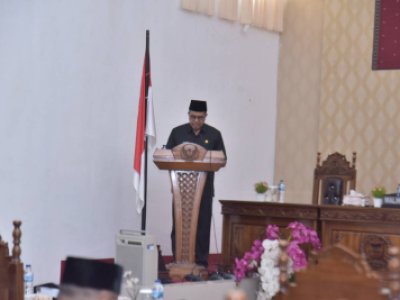 Penjabat (Pj) Wali Kota Sawahlunto Dr. Zefnihan, AP, MSi, menyampaikan nota pengantar tentang pembahasan Ranperda Pajak dan Retribusi Daerah, dalam rapat paripurna DPRD Kota Sawahlunto