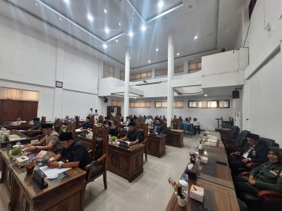 Wali Kota Sawahlunto Tanggapi Pemandangan Umum Fraksi-Fraksi DPRD terhadap Ranperda tentang Penyelenggaraan Administrasi Kependudukan.