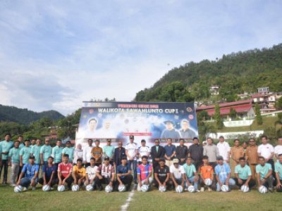 Wali Kota Sawahlunto Buka Turnamen Sepak Bola Wali Kota Cup 2025, Kukuhkan Sinergi Olahraga dan Ekonomi Rakyat