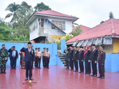 Upacara ziarah ke Taman Makam Pahlawan Kubang Sirakuk