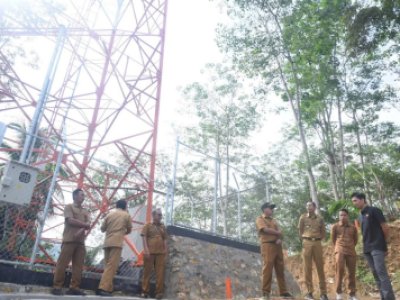Wali Kota Sawahlunto Riyanda Putra tinjau tower BTS  di Desa Batu Tanjung Kecamatan Talawi