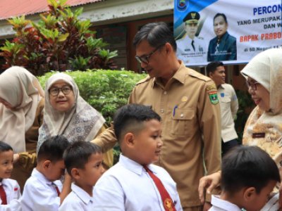 Pj Sekda Kota Sawahlunto Ezeddin Zain, SH, ME tinjau pelaksanaan uji coba makan bergizi gratis untuk pelajar SD di Kota Sawahlunto