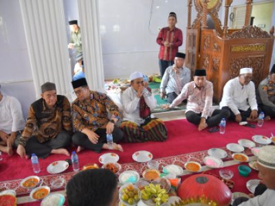 Pj. Wali Kota Sawahlunto, Zefnihan, Hadiri Baralek Surau dalam Rangka Peringatan Maulid Nabi Muhammad SAW di Desa Tigo Tumpuak Sawahlunto