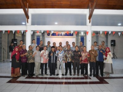 Acara perpisahan purna jabatan (pensiun) Asisten Ekonomi Pembangunan dan Inspektur Kota Sawahlunto