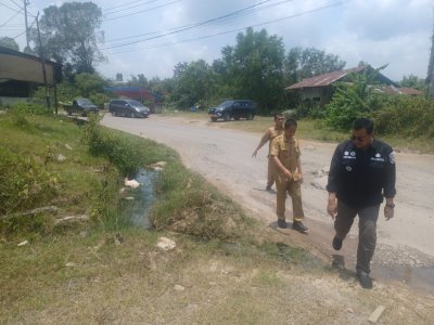 Pj Wali Kota Zefnihan tinjau langsung ruas jalan kota dari Dinas Pekerjaan Umum menuju destinasi wisata Kota Sawahlunto