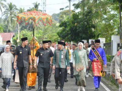 Arak-arakan acara pisah sambut  Pj Wali Kota Fauzan Hasan dengan Wali Kota  dan Wakil Wali Kota Terpilih masa jabatan 2025-2030