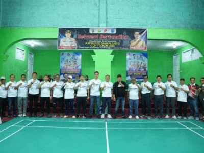 Wali Kota Sawahlunto  Buka Turnamen Badminton Kapolres Cup 1 di Kampung Surian
