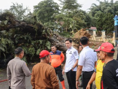 Wali Kota Sawahlunto Riyanda Putra tinjau langsung  lokasi bencana di Desa Kolok Nan Tuo