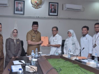 Penjabat (Pj) Wali Kota Sawahlunto Dr. Zefnihan, AP, M.Si mengikuti exit meeting dengan Badan Pemeriksa Keuangan (BPK) Perwakilan Provinsi Sumatera Barat