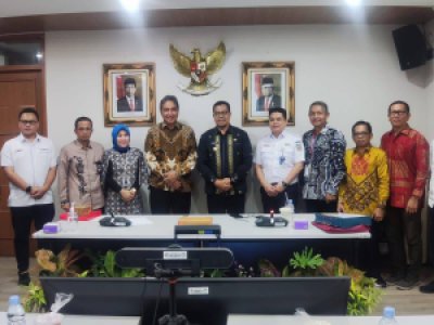 Penjabat (Pj) Wali Kota Sawahlunto Dr. Zefnihan, AP, M.Si diskusi dengan Dirjen Kebudayaan Kemendikbudristek Hilmar Farid di Jakarta