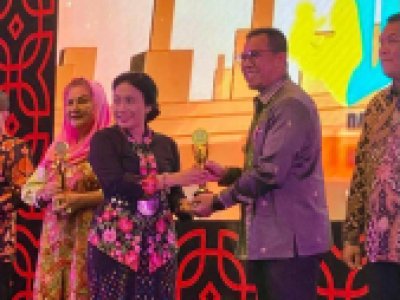 Pemko Sawahlunto kembali menambah prestasi tingkat nasional pada akhir tahun 2023 ini. Yaitu dengan memperoleh penghargaan dari Kementerian Pemberdayaan Perempuan dan Perlindungan Anak (KemenPPPA) sebagai  Daerah Ramah Perempuan dan Layak Anak