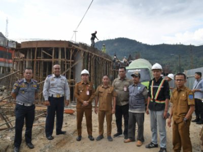 Penjabat (Pj) Wali Kota Sawahlunto Fauzan Hasan, S.STP, M.Si, pantau  pelaksanaan pekerjaan pembangunan infrastruktur publik yakni terminal pasar Sawahlunto