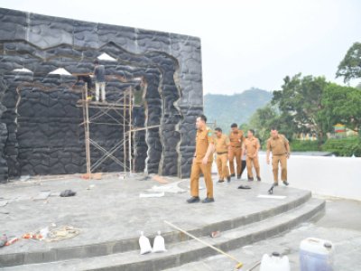 Pj Wali Kota tinjau perkembangan pekerjaan Terminal Pasar Kota Sawahlunto