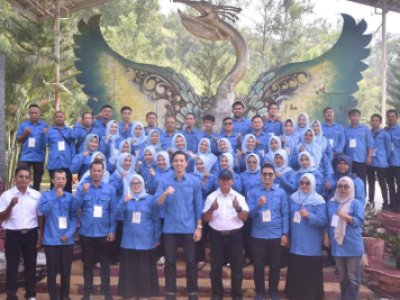 Tingkatkan Kualitas Layanan, DPM PTSPNaker Sawahlunto Gelar Pelatihan Service Excellence dan Publik Speaking