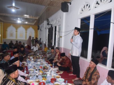 Wali Kota Sawahlunto Riyanda Putra didampingi Wakil Wali Kota Jeffry Hibatullah hadiri undangan buka bersama dari panitia MTQ ke-44  Tingkat Desa Talago Gunuang