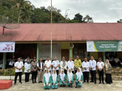 Peringatan HKN ke-61: Dinkesdaldukkb dan UPTD Puskesmas Lunto Gelar Gerakan Aksi Bergizi di SMPN 4 Kota Sawahlunto