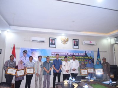 Wali Kota Sawahlunto Serahkan SPPT dan DHKP PBB-P2 Tahun 2025, Tegaskan Pajak sebagai Pilar Kemandirian Daerah