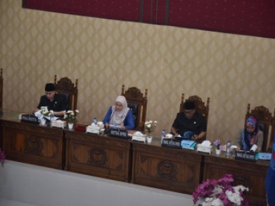 Rapat Paripurna DPRD tentang Pandangan umum fraksi DPRD Kota Sawahlunto atas nota pengantar R-APBD Kota Sawahlunto Tahun 2025