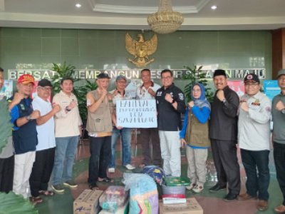 Pemko Sawahlunto bersama Badan Amil Zakat Nasional (BAZNas) beri bantuan kepada korban bencana banjir dan longsor di Kabupaten Pesisir Selatan.
