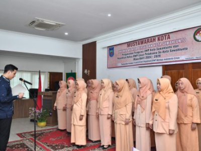 Wali Kota Sawahlunto Kukuhkan Pengurus DWP Masa Bakti 2014-2029