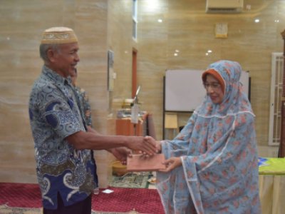 Sekretaris Daerah Kota Sawahlunto Dr.dr. Ambun Kadri, MKM, pimpin Tim VI Safari Ramadhan Pemko Sawahlunto ke Masjid Mujahidin Santur.