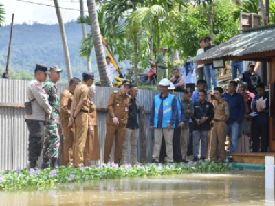 Serah terima bantuan CSR dari PLN Indonesia Power UBP Ombilin kepada Kelompok Budidaya Ikan Taruna Tani Tunas Muda Desa Sijantang Koto