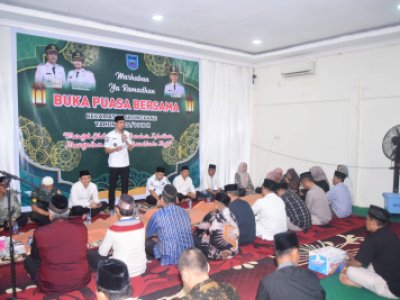 Wali Kota Sawahlunto Riyanda Putra didampingi Wakil Wali Kota Jeffry Hibatullah hadiri buka puasa bersama dengan jajaran Pemerintah Kecamatan Silungkang