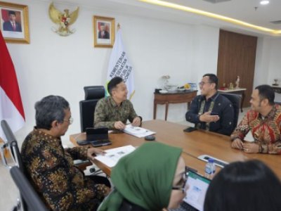 Pj Wali Kota Dr. Zefnihan, AP, M.Si beserta Ketua TP PKK Ibu Erly Wirdayani Zefnihan   bersama Ketua DPRD Kota Sawahlunto Ibu Eka Wahyu, SE dan Kepala Bappeda Provinsi Sumatera Barat Bapak Medi Iswandi, ST, MT  audiensi dengan Kemenkes RI