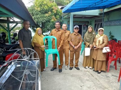 Penyerahan Bantuan Sosial dari Anggota DPRD Kota Sawahlunto