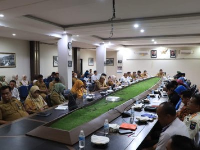 Pj Walikota Zefnihan memimpin rapat Forkopimda bahas persiapan pemilu