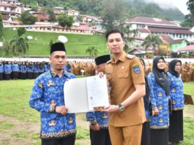 Wali Kota Serahkan SK kepada 862 PPPK Paruh Waktu Formasi 2024