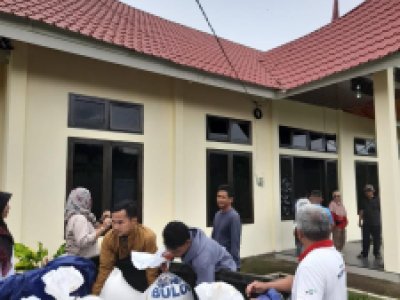Penyaluran Cadangan Pangan Pemerintah Daerah  (CPPD) untuk korban banjir Desa Talago Gunuang
