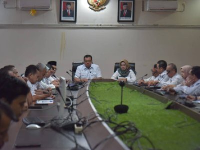 Penjabat (Pj) Wali Kota Sawahlunto Dr. Zefnihan, AP, M.Si, pimpin Rapim bahas evaluasi kinerja Pemko Sawahlunto